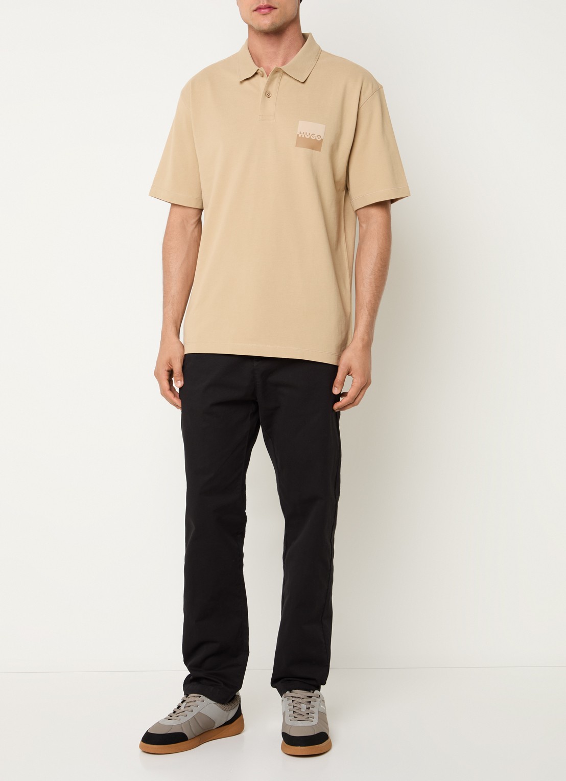 HUGO Dusplity regular fit polo van piqué katoen met logo - voorkant 3 beige