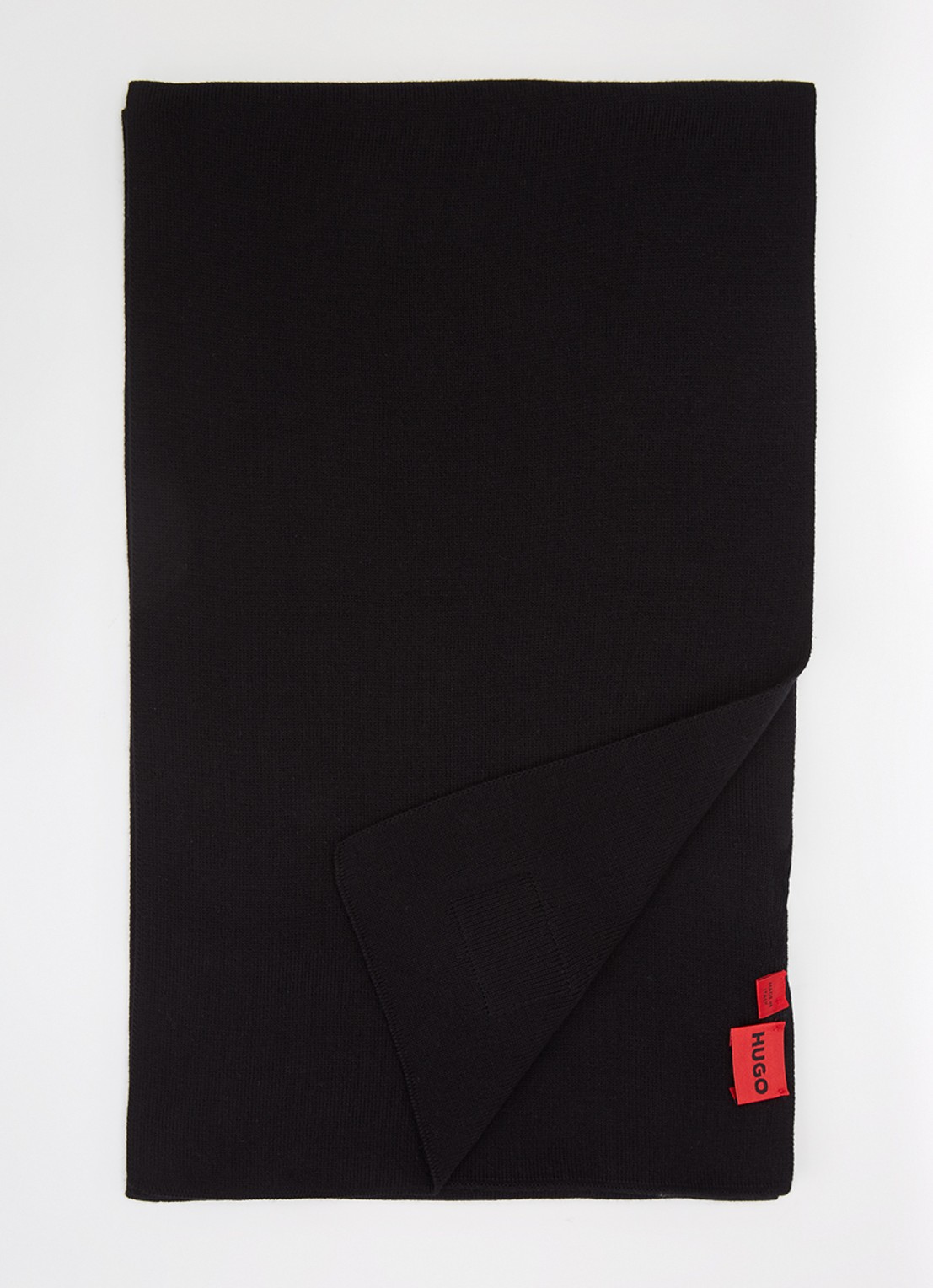 HUGO Fijngebreide sjaal van katoen met logo 180 x 30 cm  - voorkant zwart