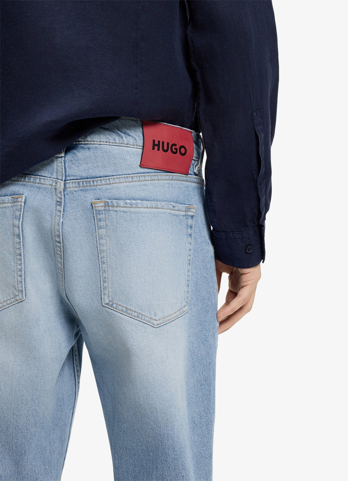 HUGO HUGO 634 tapered fit jeans met lichte wassing - detail 4 light/pastel blue-450 / blauw