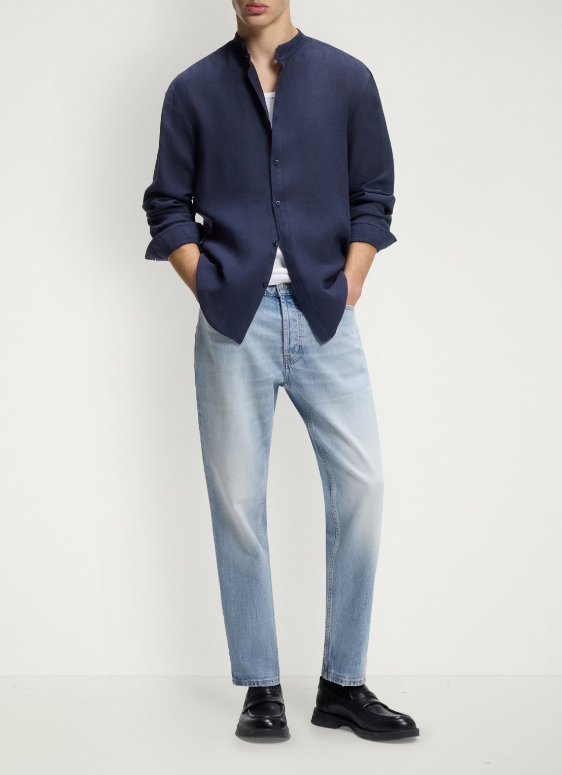 HUGO HUGO 634 tapered fit jeans met lichte wassing - voorkant 2 light/pastel blue-450 / blauw