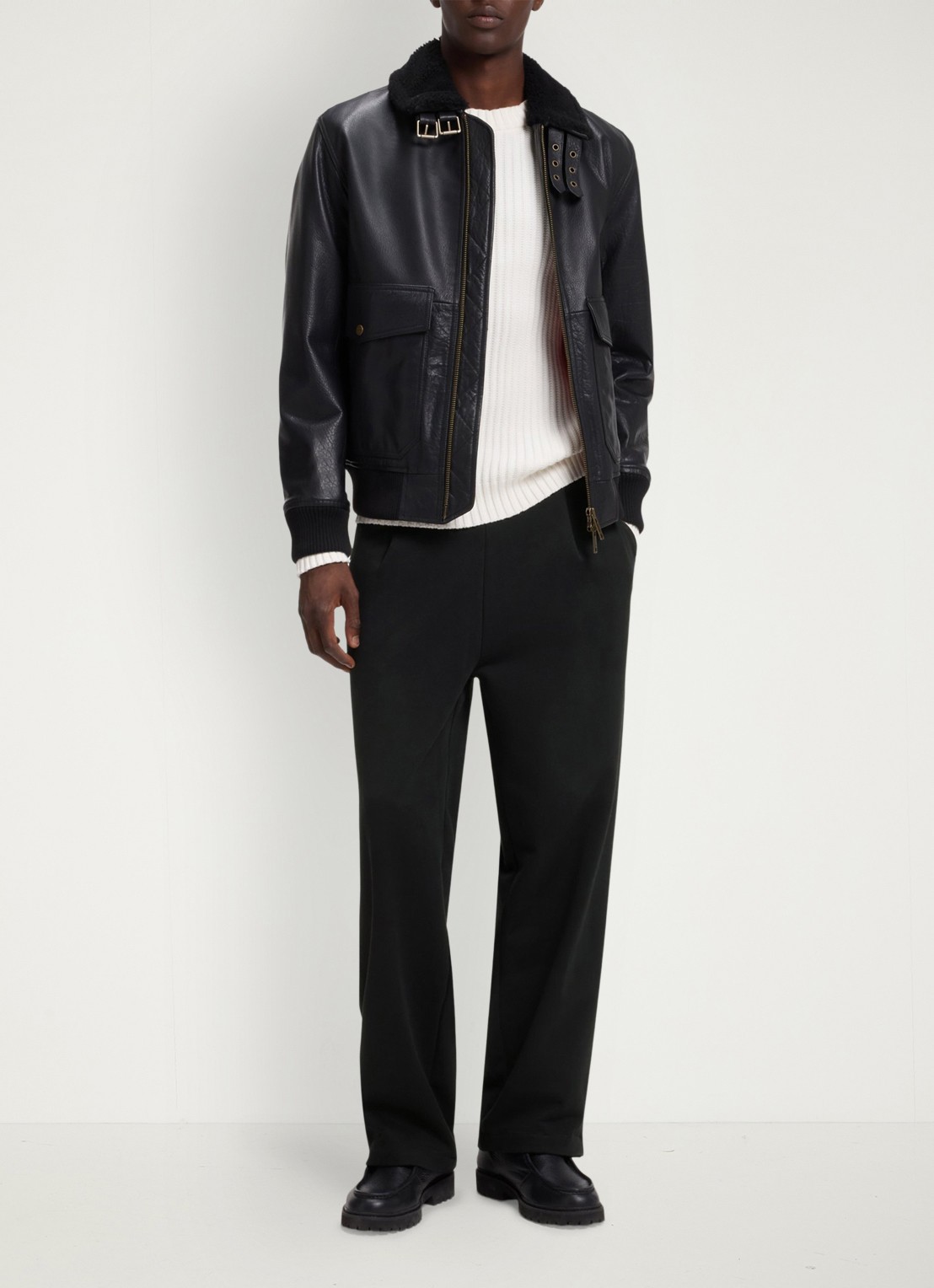 HUGO Loose fit broek met opgestikte zakken en studs - voorkant 2 zwart