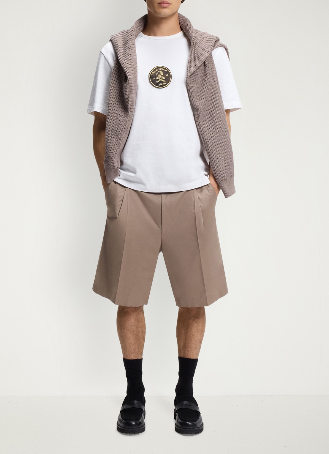 HUGO Loose fit korte broek met plooien - voorkant 2 lichtbruin