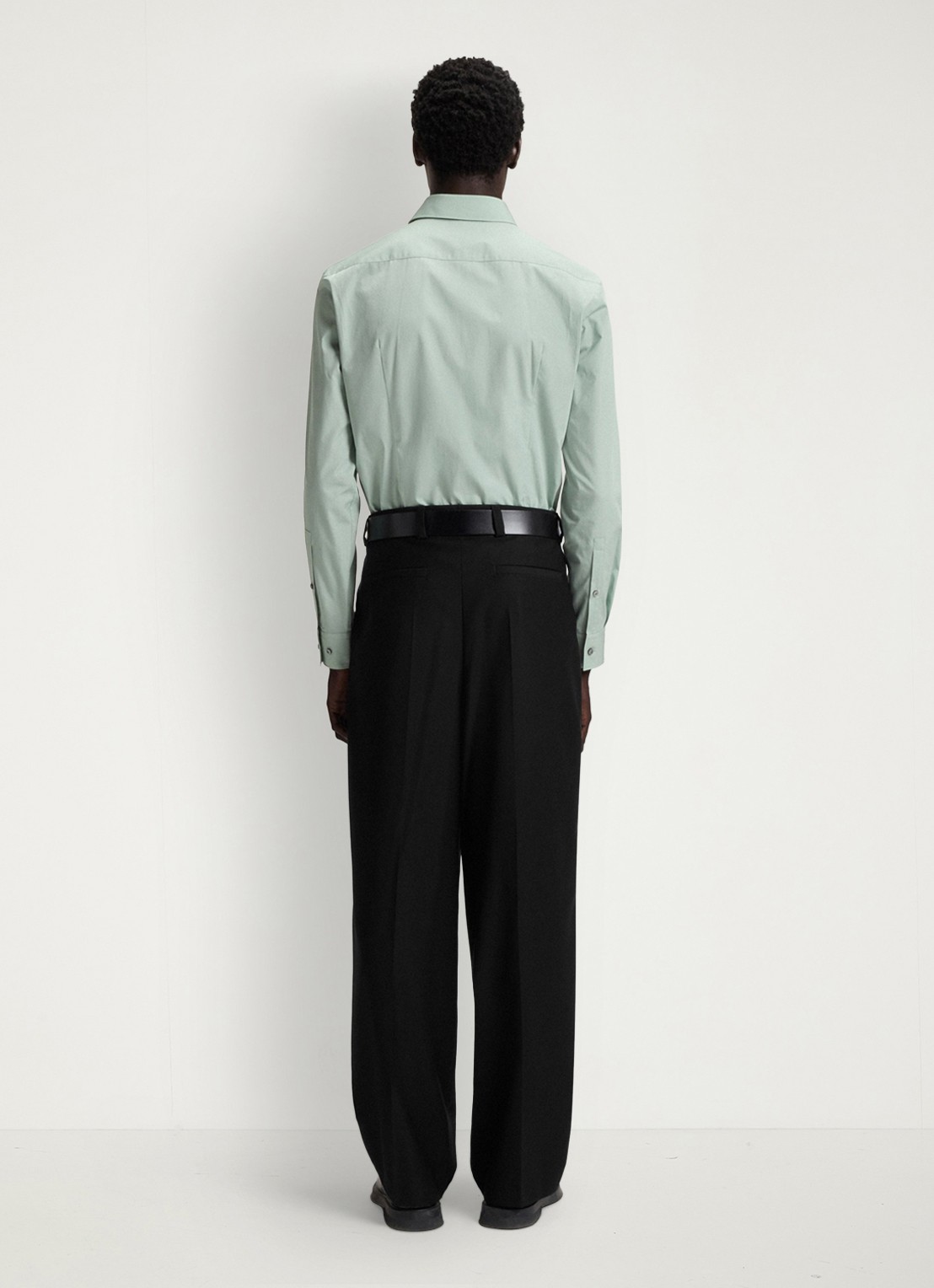 HUGO Modern fit pantalon in wolblend met persplooi - achterkant zwart