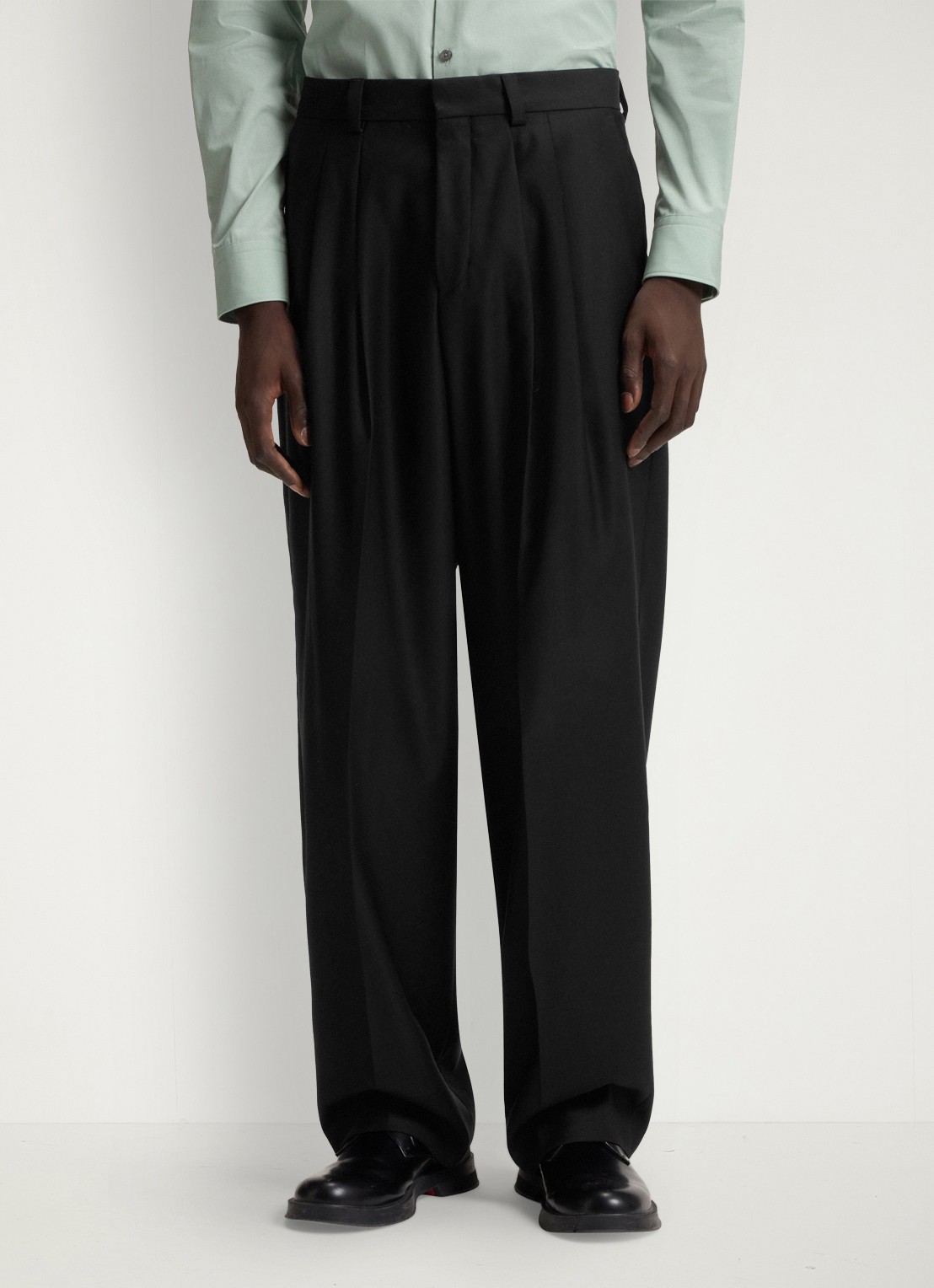 HUGO Modern fit pantalon in wolblend met persplooi - detail 2 zwart