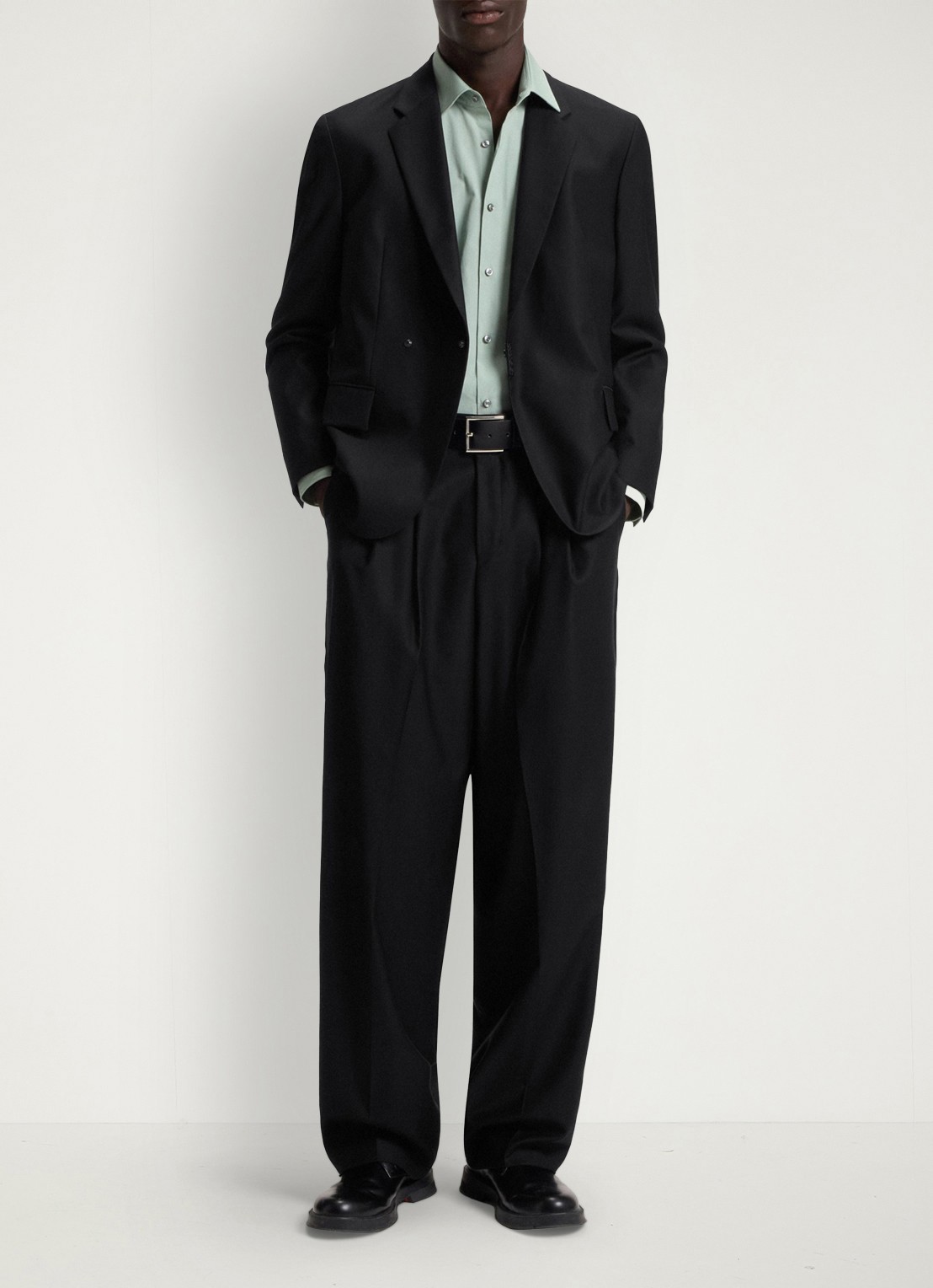 HUGO Modern fit pantalon in wolblend met persplooi - voorkant 6 zwart
