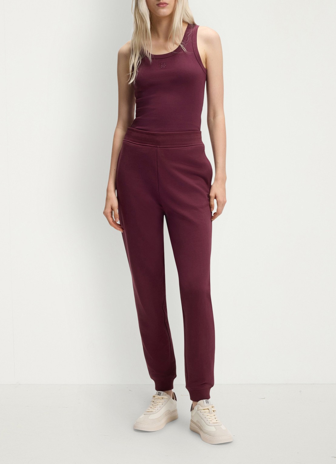 HUGO Nelfinia high waist tapered fit joggingbroek met logoborduring - voorkant 3 bordeauxrood