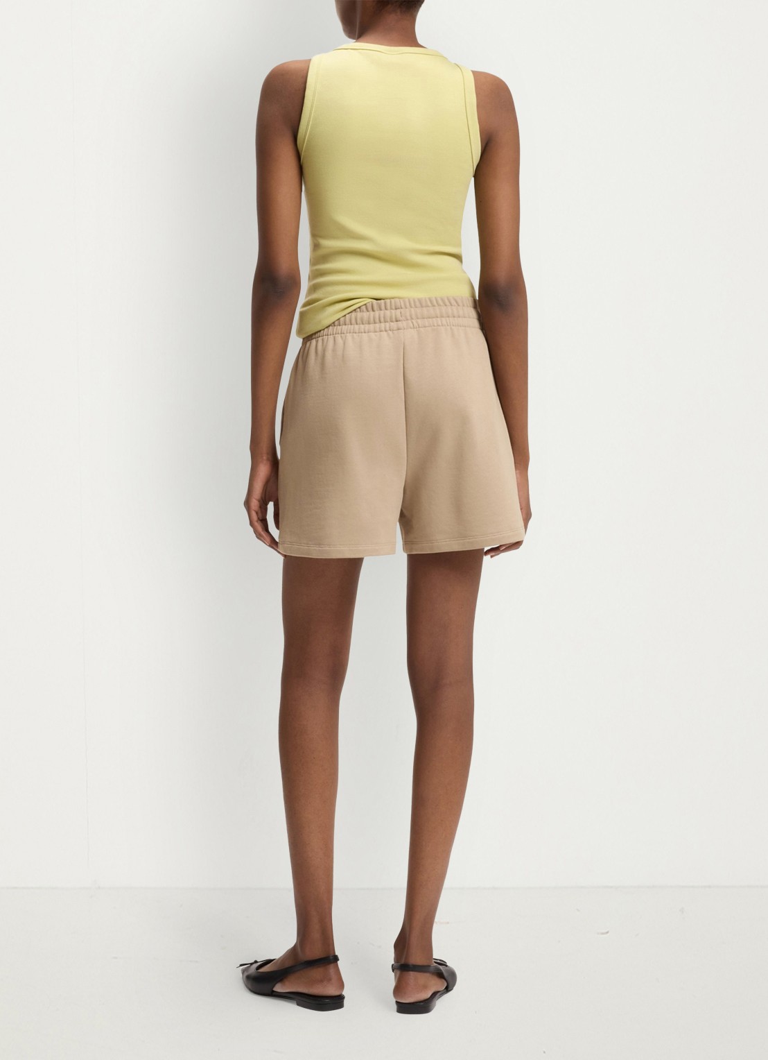 HUGO Ninoosta high waist straight fit korte joggingbroek met logoborduring - achterkant light/pastel brown-232 / bruin