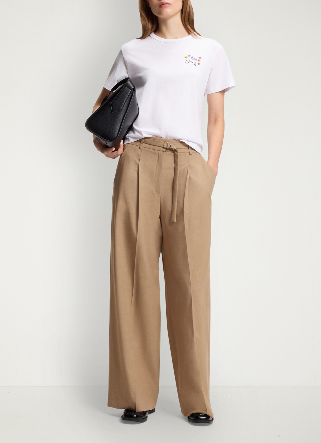 HUGO Pantalon met plooien en ceintuur - voorkant 2 camel