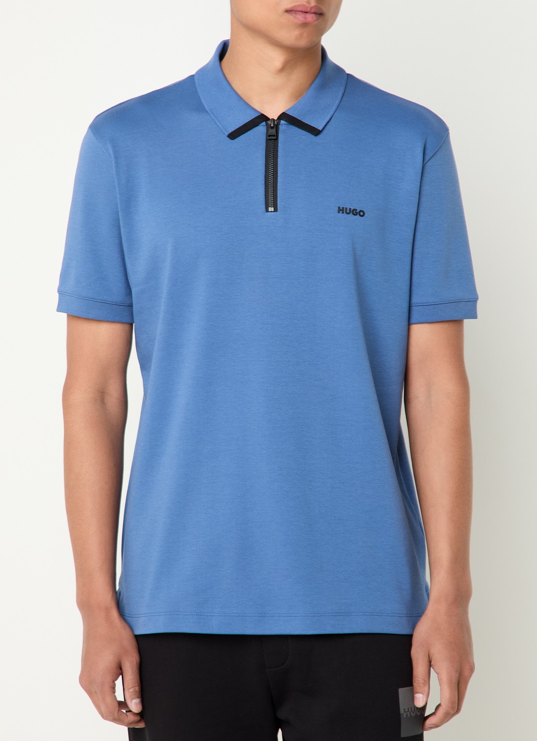 HUGO Polo van katoenpiqué met contrastlogo - detail medium blue-427 / blauw