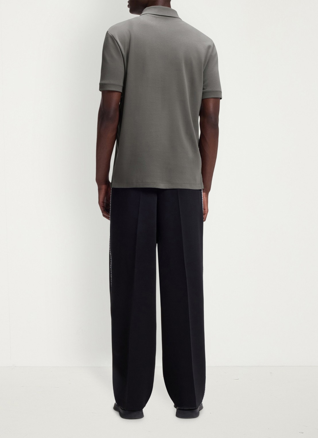 HUGO Polo van katoenpiqué met contrastlogo - achterkant 3 dark grey-025 / grijs