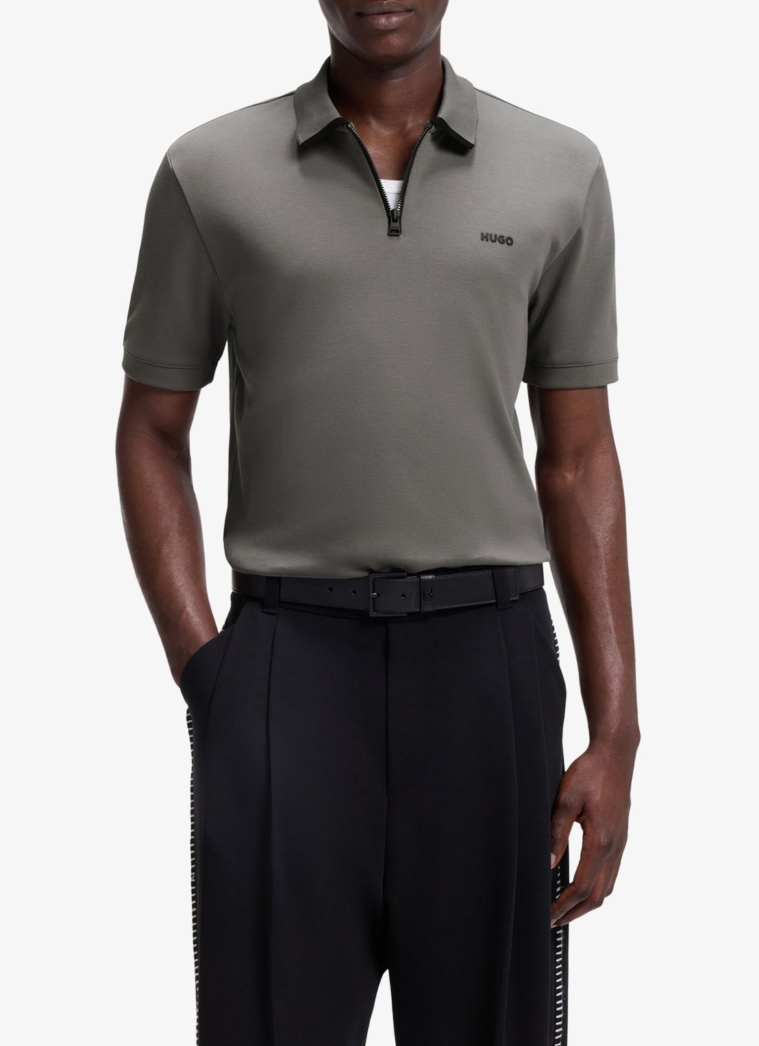 HUGO Polo van katoenpiqué met contrastlogo - detail dark grey-025 / grijs