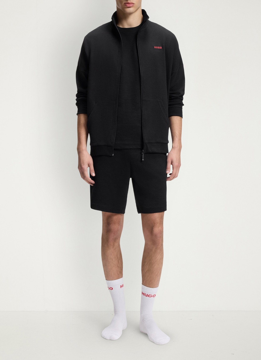 HUGO Pyjamashort met wafelstructuur en logostiksel - voorkant 7 black-001 / zwart