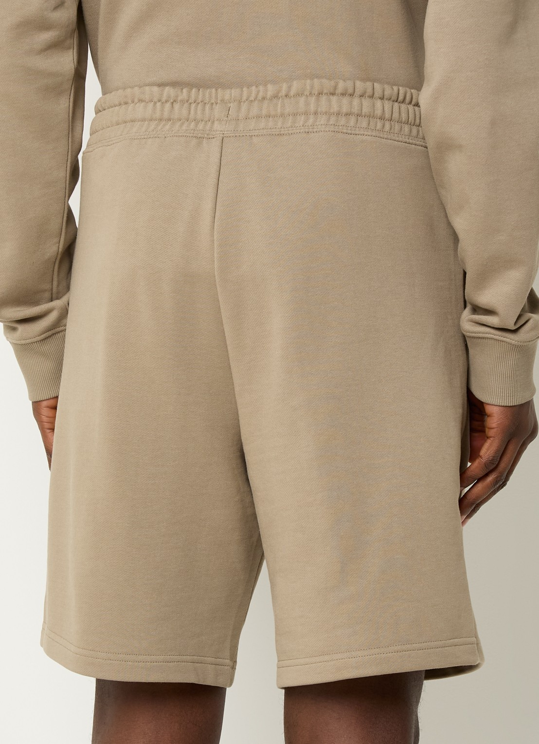 HUGO Short van katoenen sweatstof met logoprint - achterkant 4 medium brown-219 / bruin