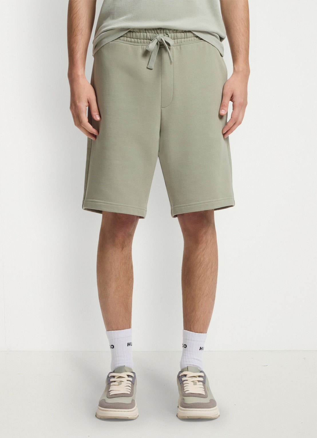 HUGO Short van katoenen sweatstof met logoprint - detail light/pastel green-337 / groen
