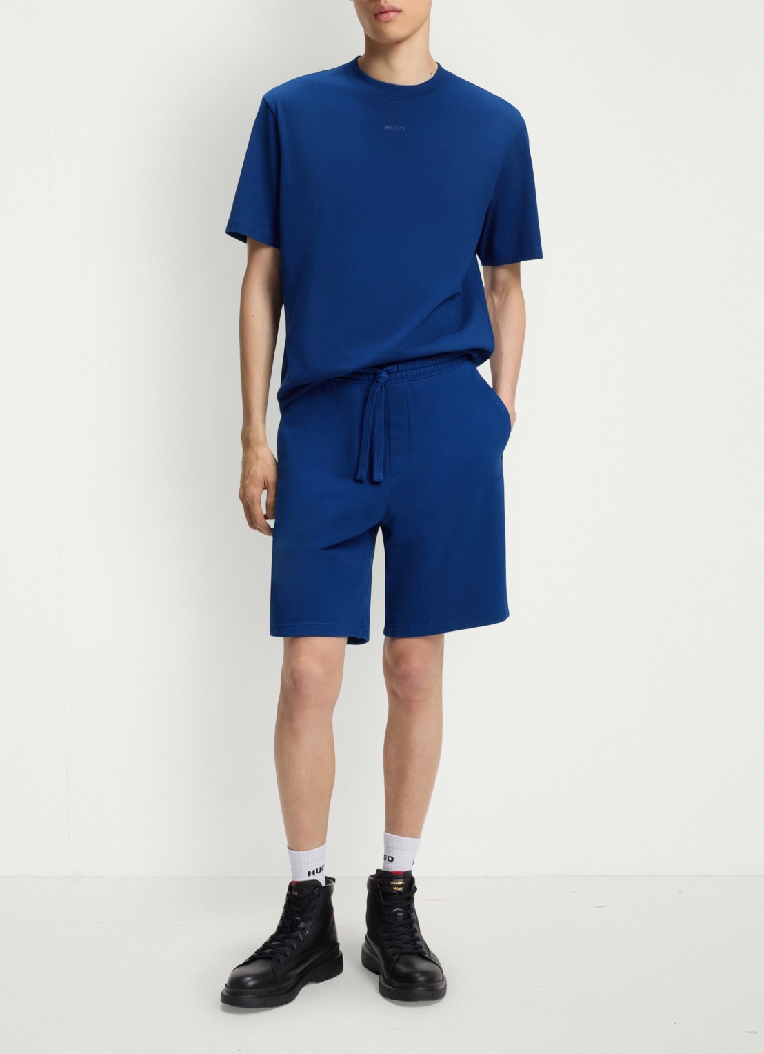 HUGO Short van katoenen sweatstof met logoprint - voorkant 5 open blue-498 / blauw