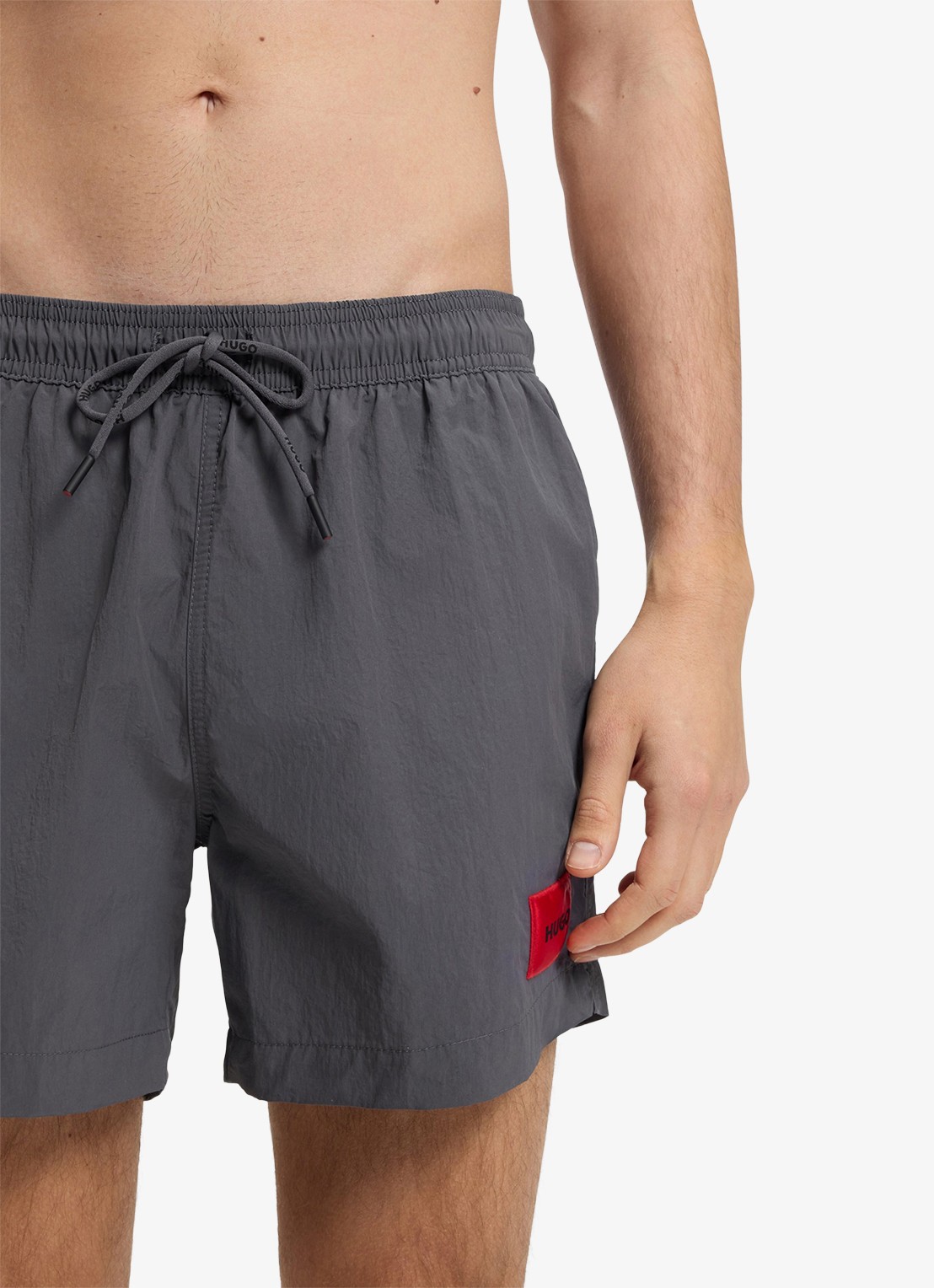 HUGO Sneldrogende zwemshorts met logolabel - detail charcoal-013 / grijs