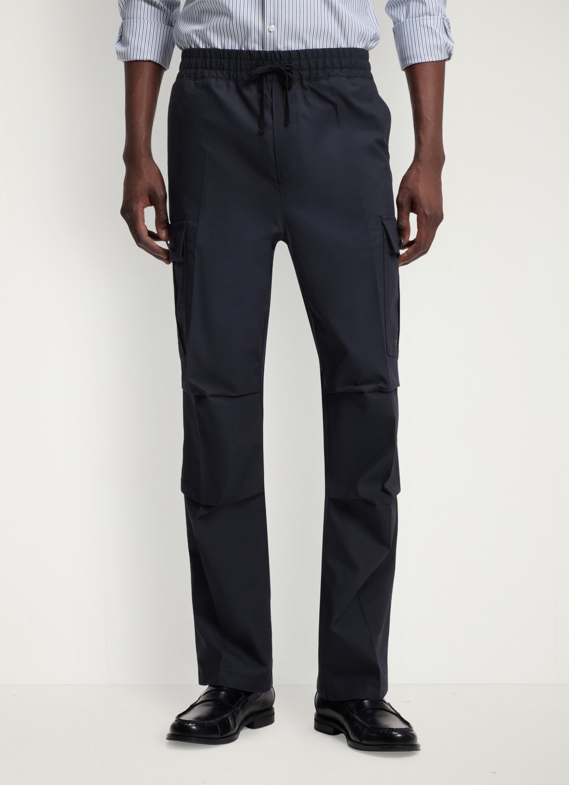 HUGO Straight fit cargobroek met steekzakken - detail donkerblauw