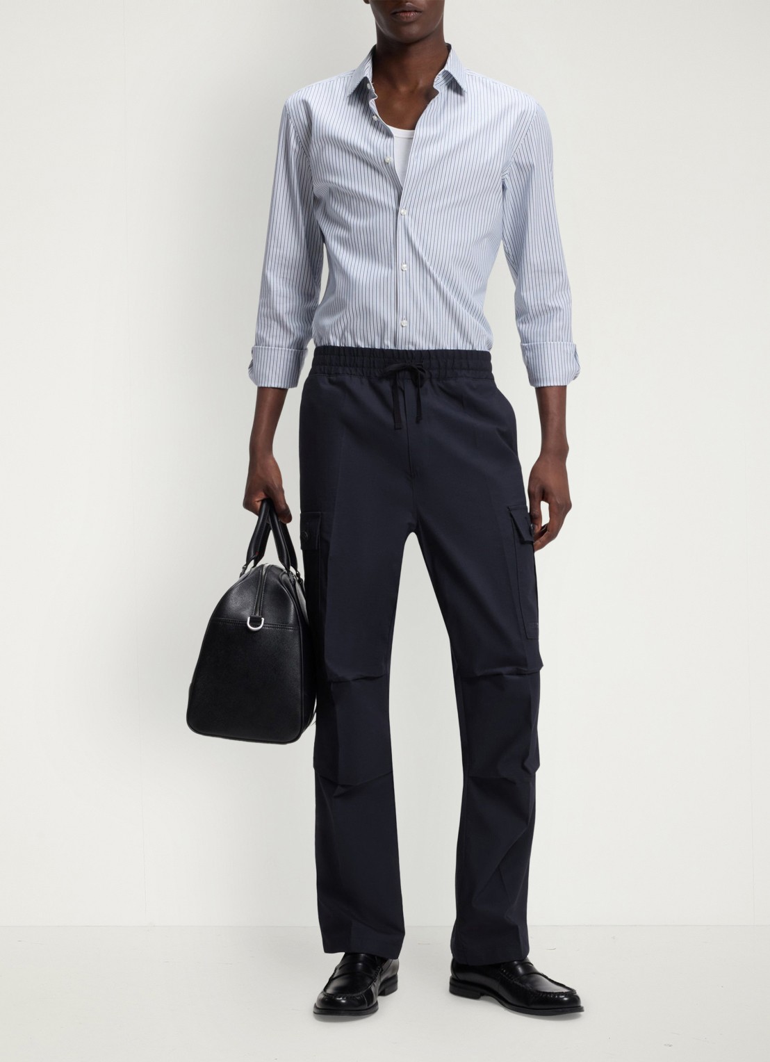 HUGO Straight fit cargobroek met steekzakken - voorkant 5 donkerblauw