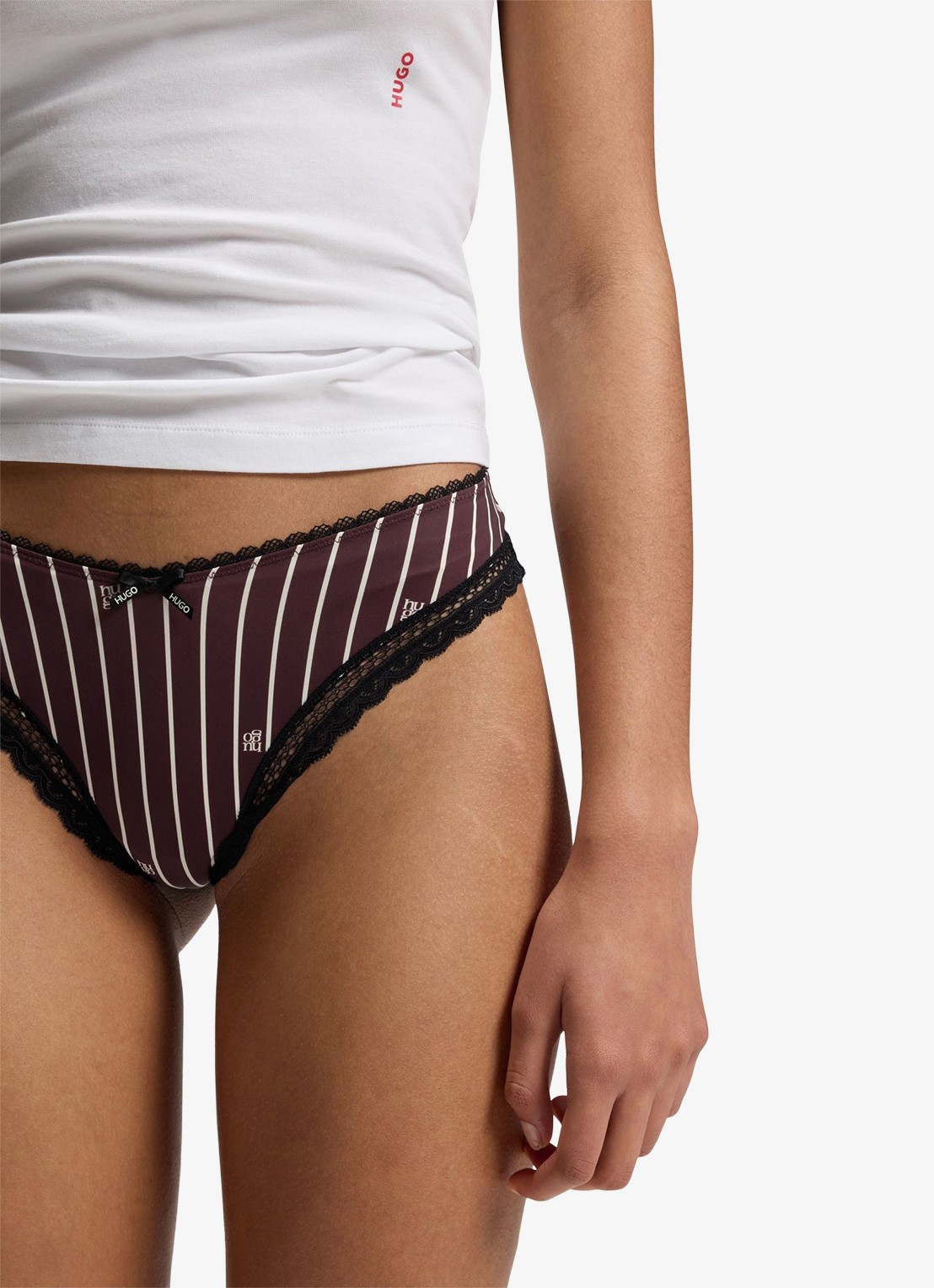 HUGO String van elastische microvezelstof met kanten afwerking - detail 3 aubergine