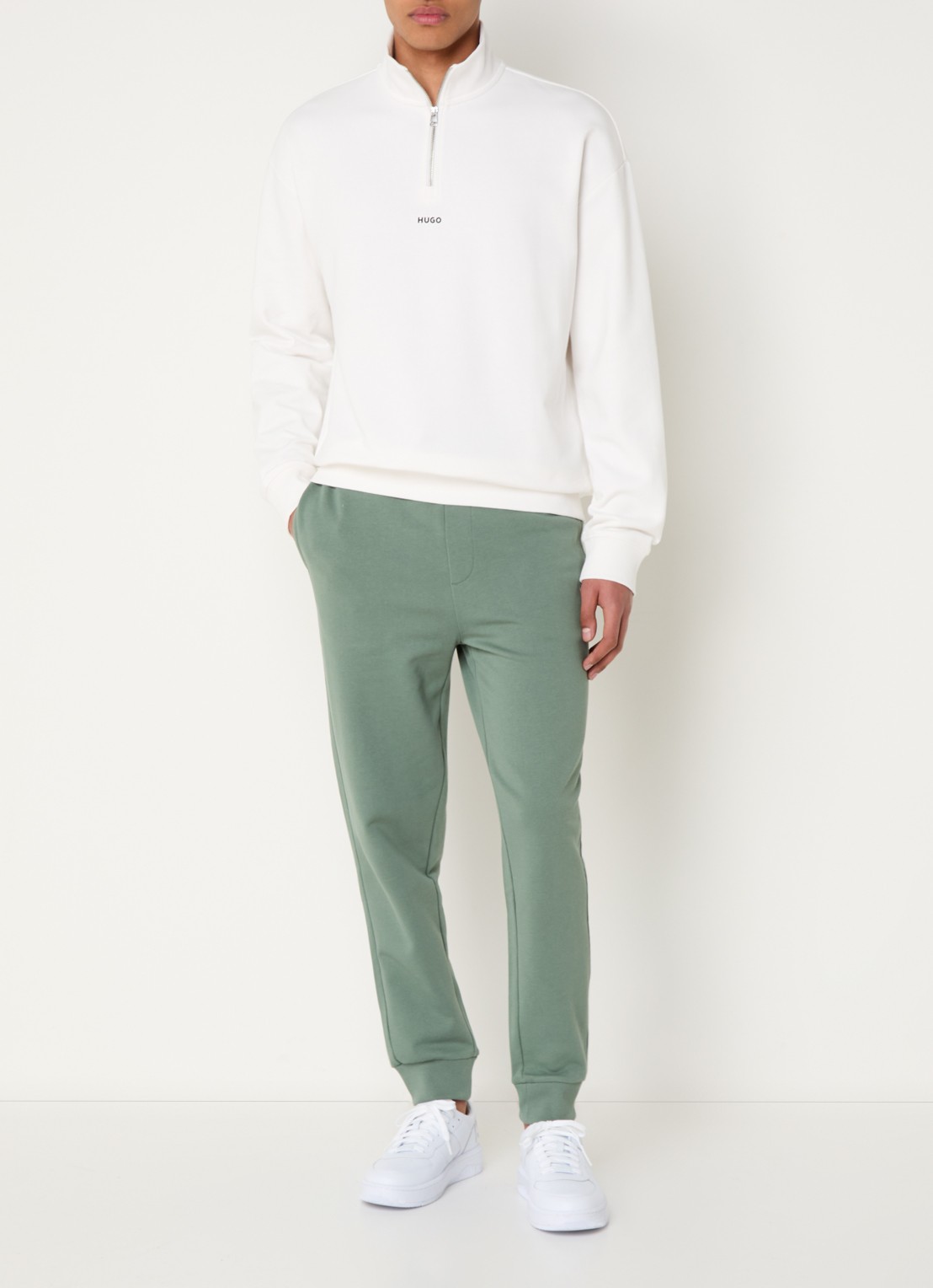 HUGO Sweatshirt van katoenen badstof met logo en ritskraag - voorkant 4 beige
