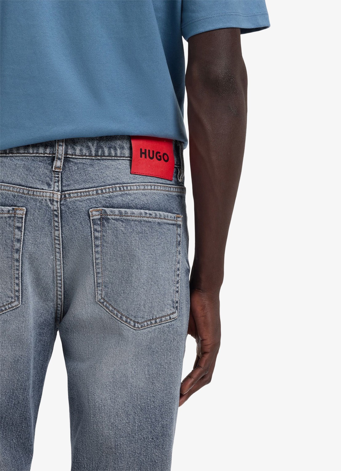 HUGO Tapered fit jeans met medium wassing - detail 5 indigo