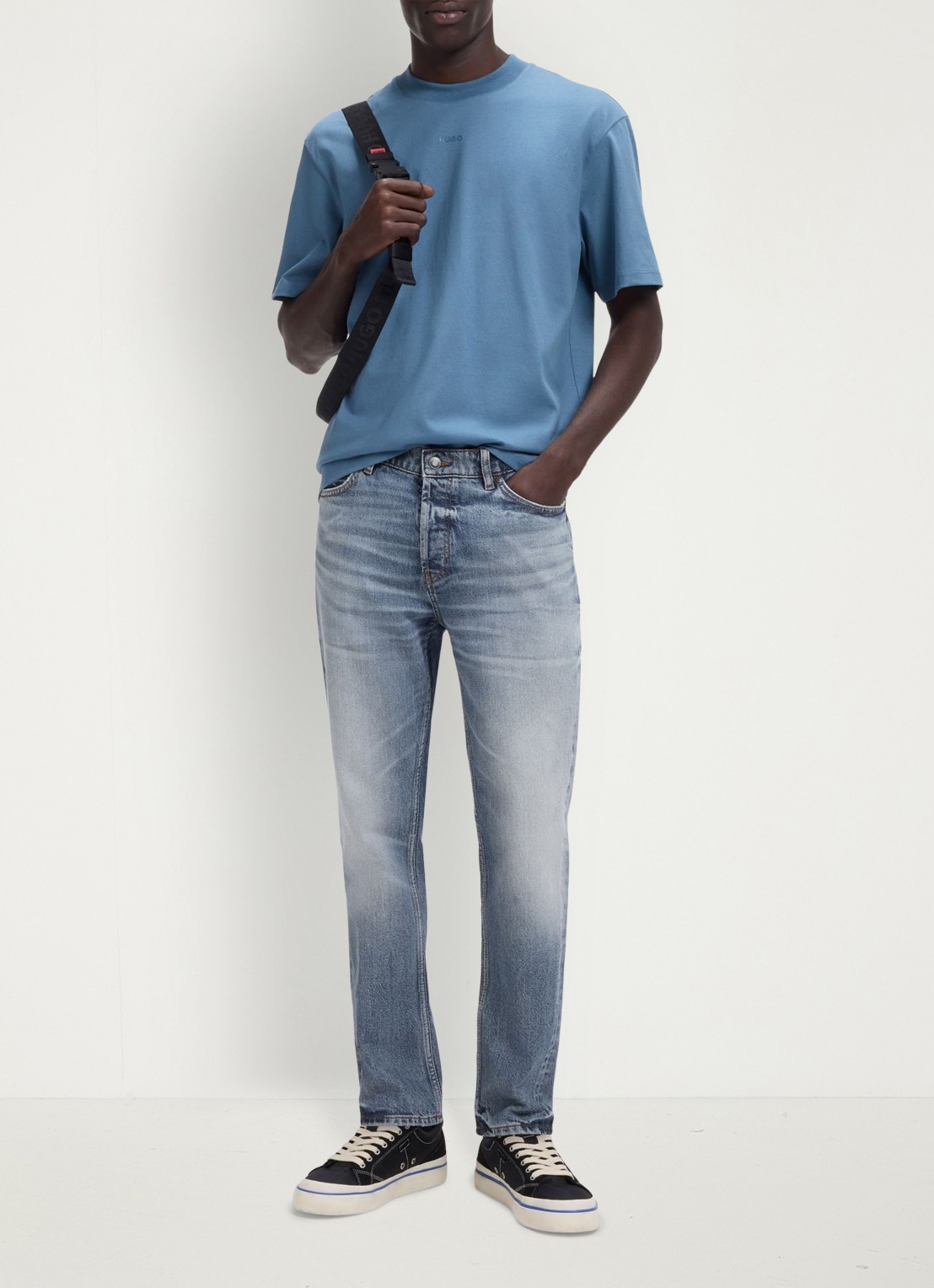 HUGO Tapered fit jeans met medium wassing - voorkant 2 indigo