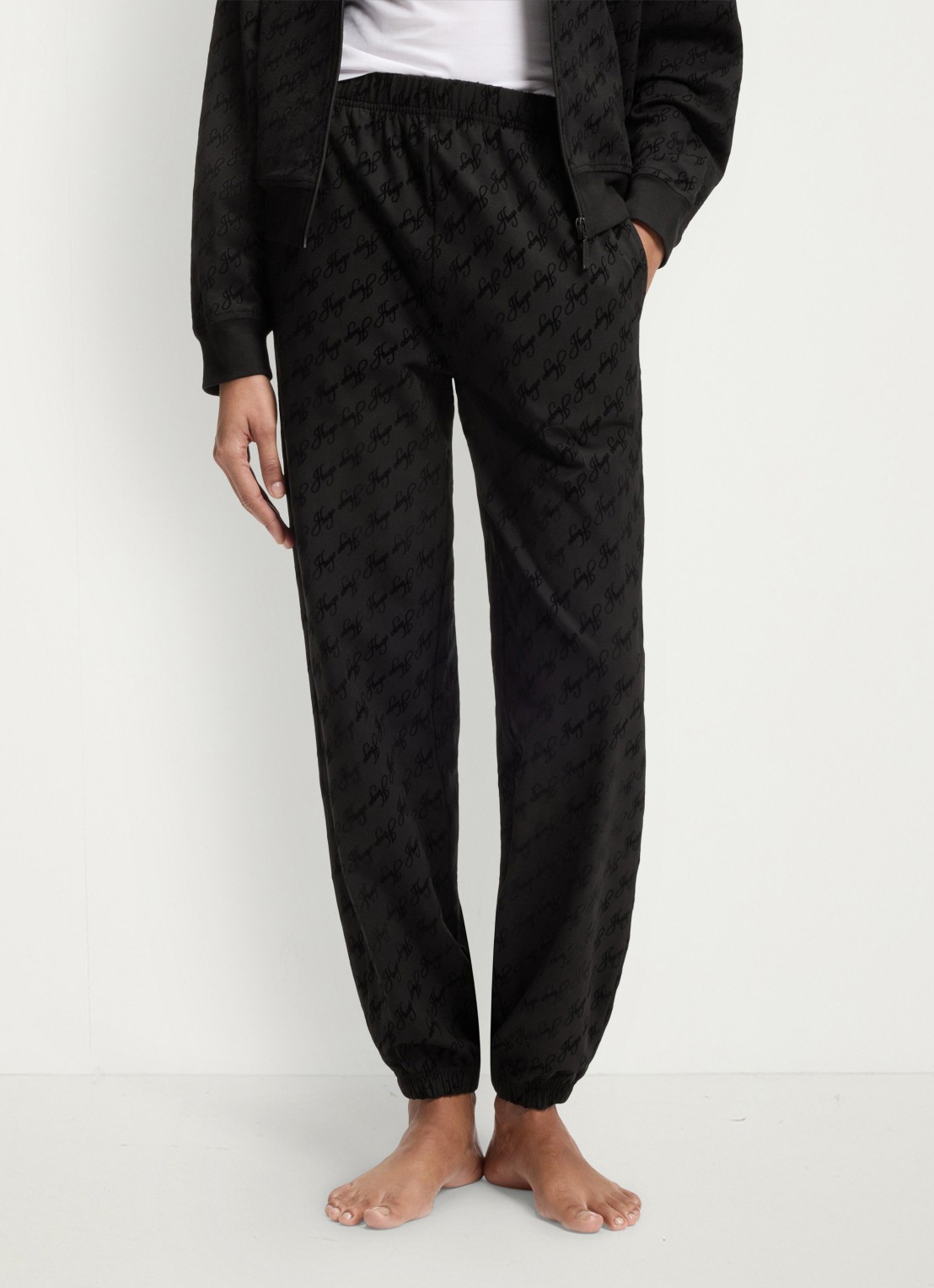 HUGO Tapered fit joggingbroek met logoprint - detail zwart