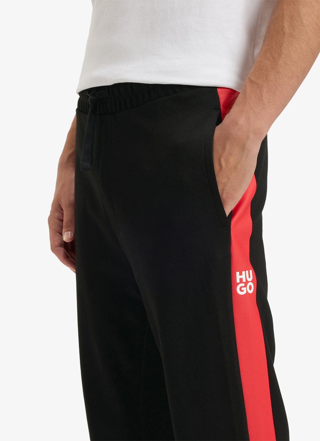 HUGO Tapered fit trackpants met steekzakken - detail 3 zwart