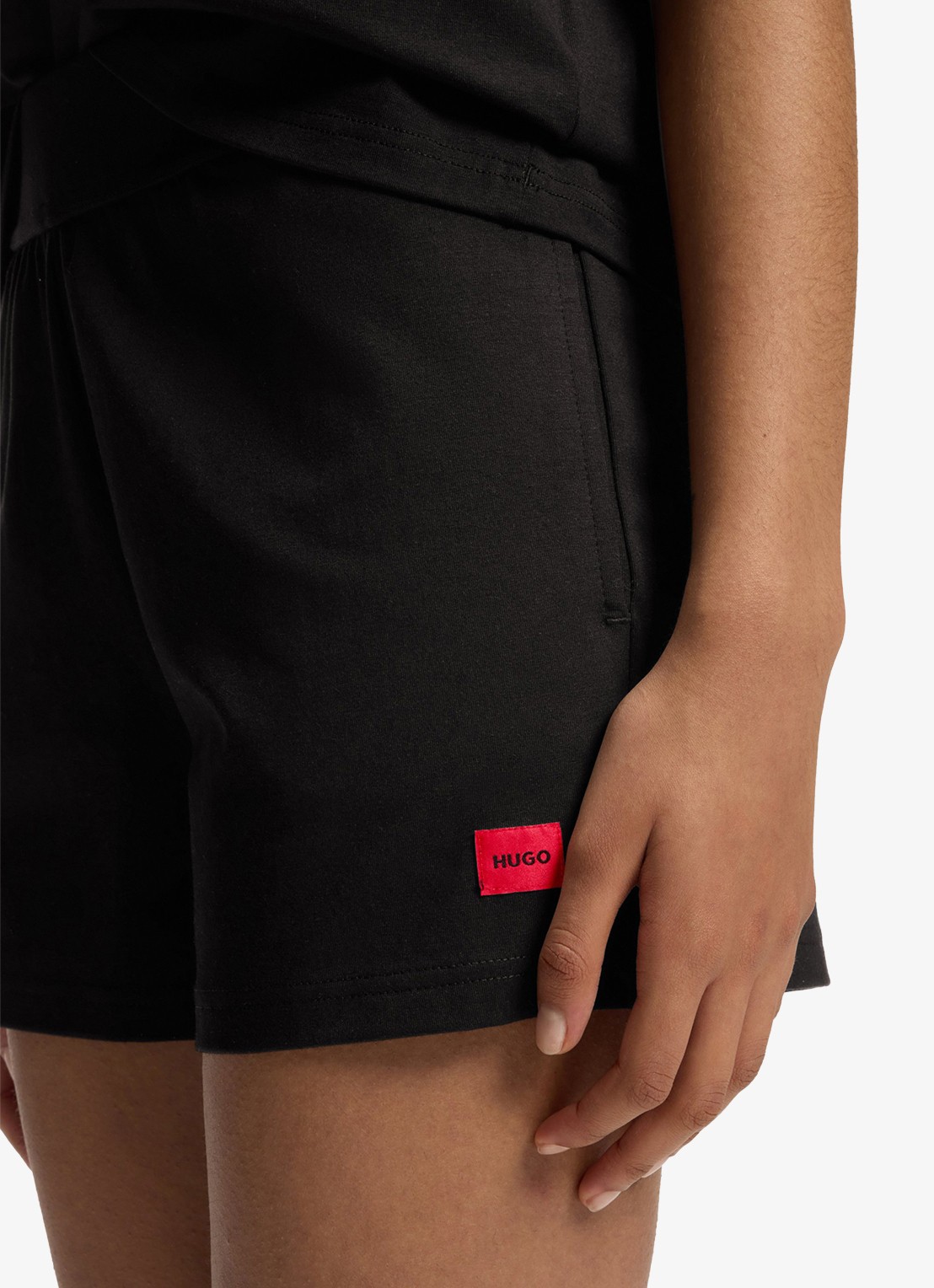 HUGO Wide fit korte broek met logo - detail 2 zwart