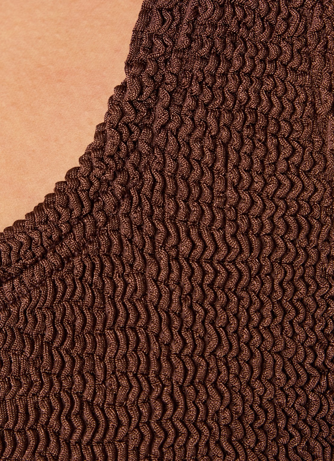 Hunza G Sandy badpak met structuur en rugdecolleté - detail 5 chocoladebruin