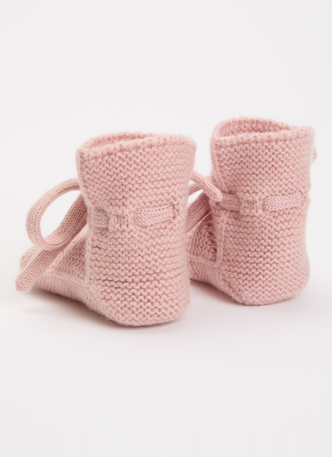 Hvid Babyslofjes van merino wol - voorkant 2 lichtroze