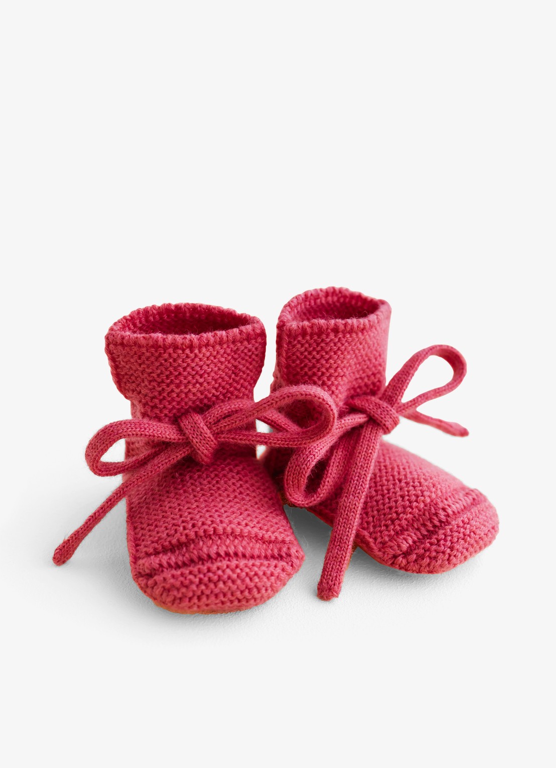 Hvid Babyslofjes van merino wol - voorkant 2 donkerroze
