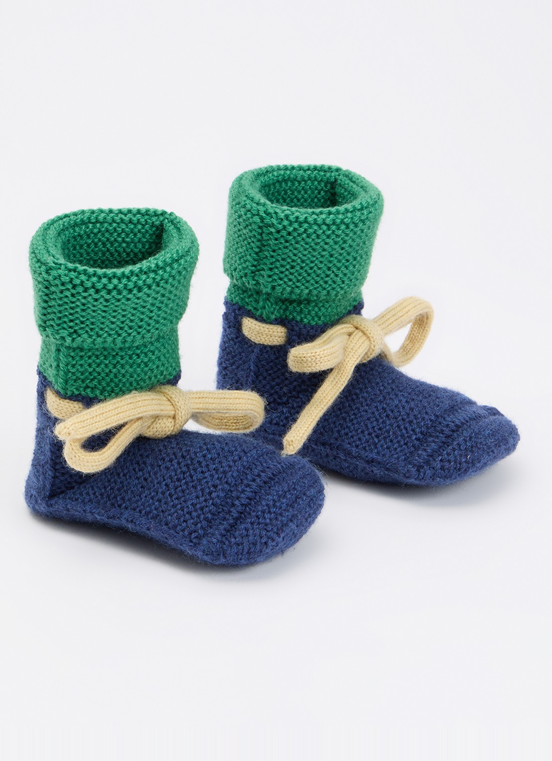 Hvid Babyslofjes van merino wol  - voorkant 2 donkerblauw
