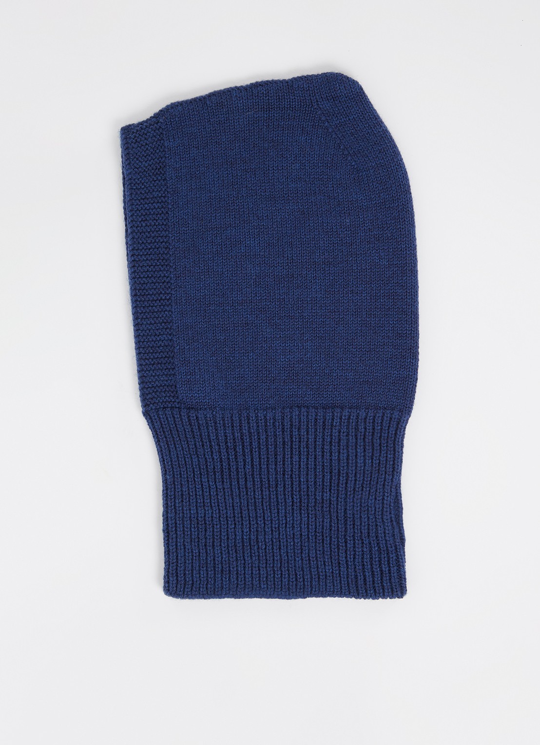 Hvid Balaclava fijngebreide muts  - voorkant royalblauw