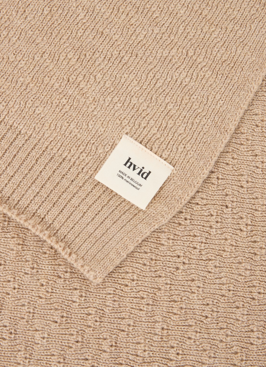 Hvid Dora wiegdeken van merino wol 95 x75 cm - detail donkerbeige