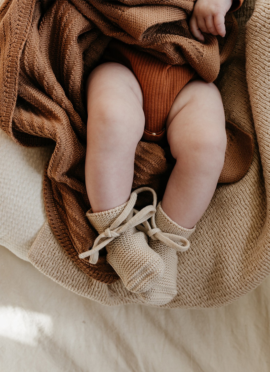 Hvid Gebreide babyslofjes van wol - voorkant 3 creme