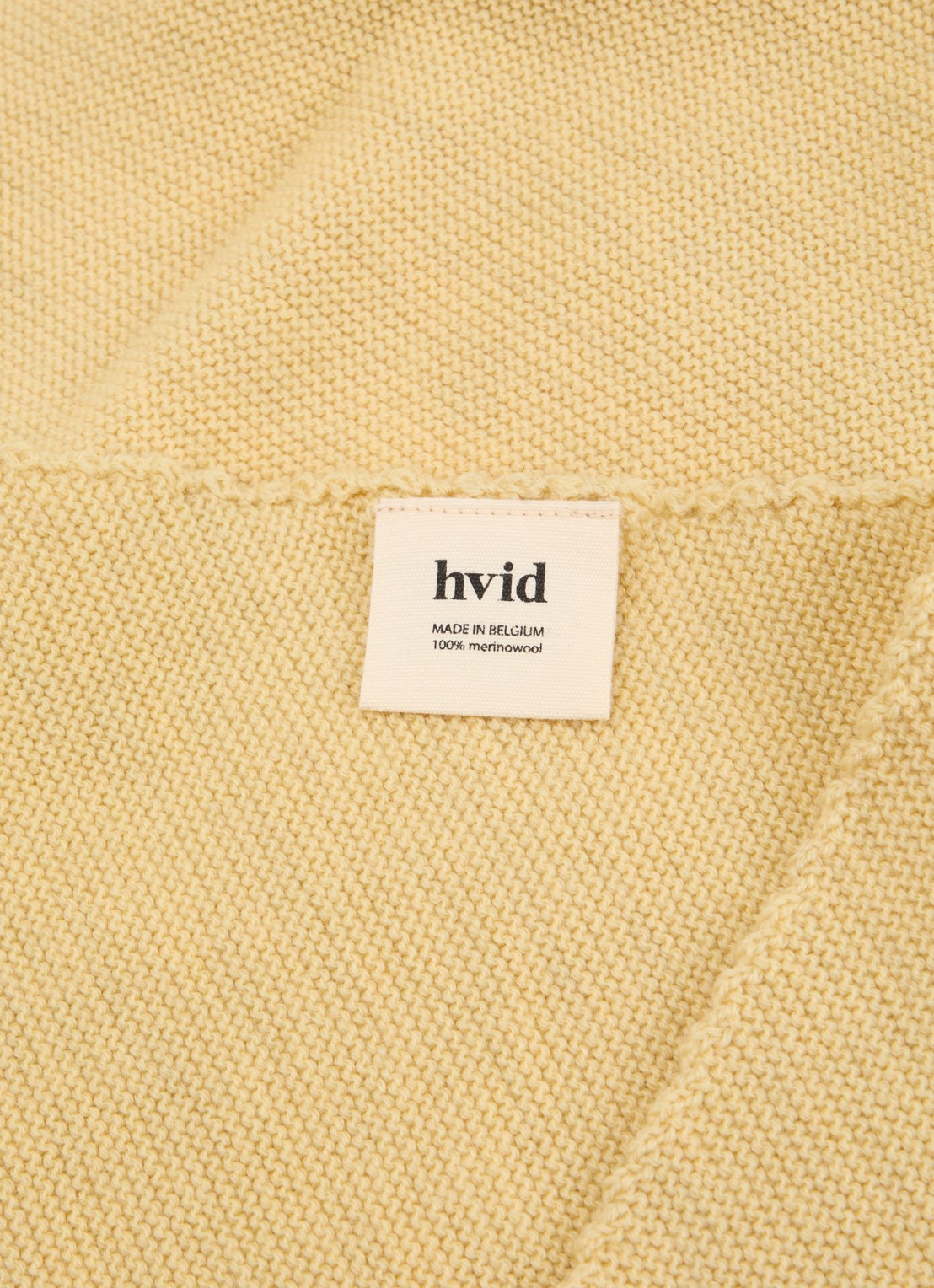 Hvid Josephina grofgebreide sjaal van merino wol 135 x 35 cm - detail 4 lichtgeel