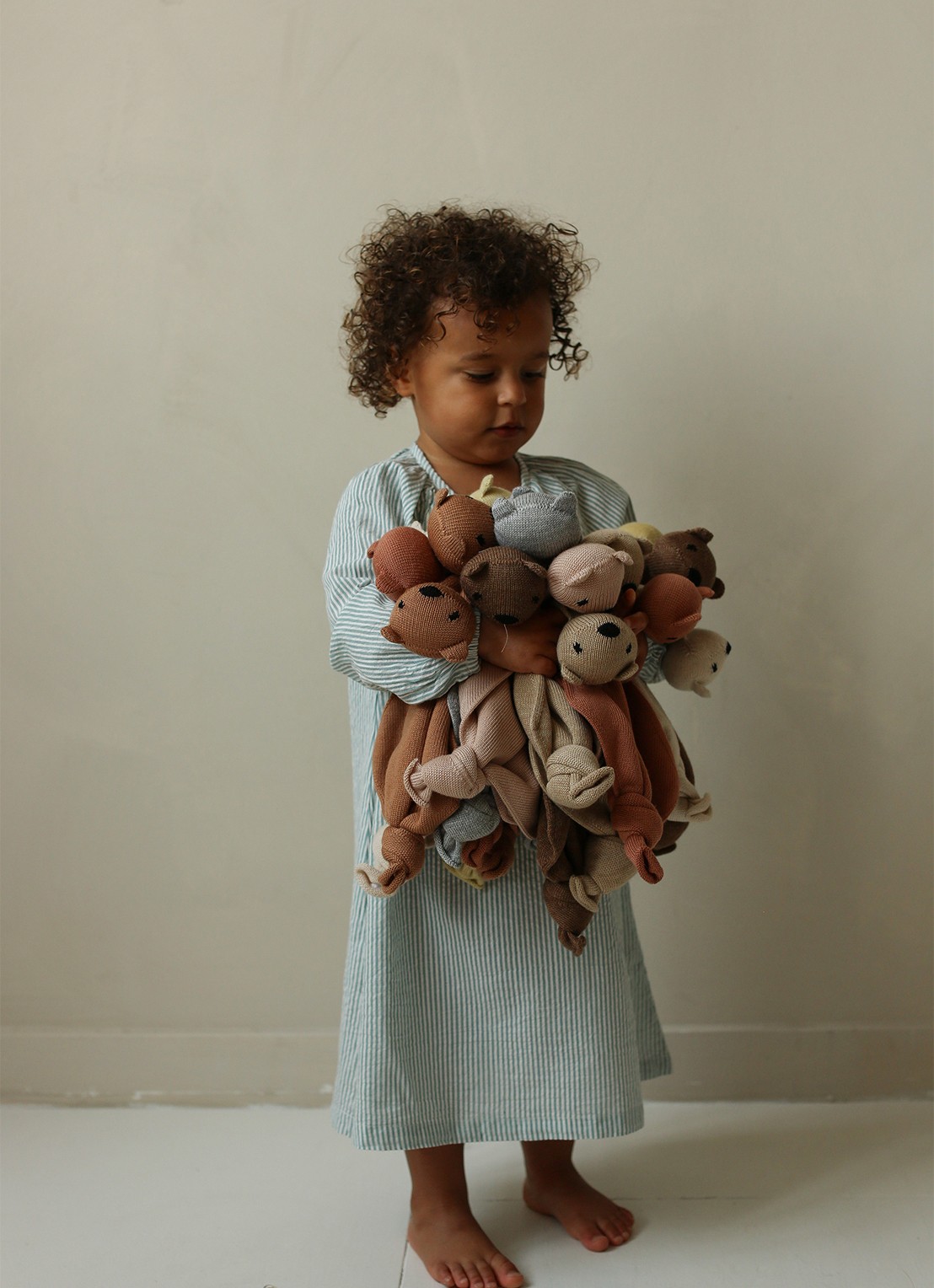 Hvid Teddy Tokki knuffeldoekje van merino wol 35 cm - voorkant 2 grijs