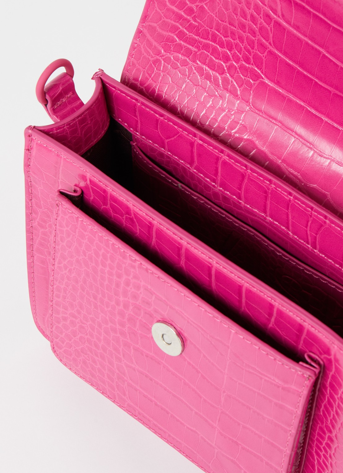 HVISK Cayman crossbodytas met crocostructuur - detail roze