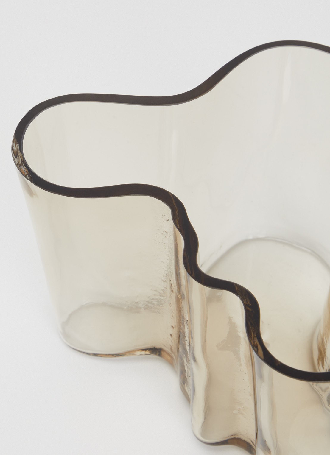 Iittala Alvar Aalto vaas 14 cm - voorkant 2 lichtbruin