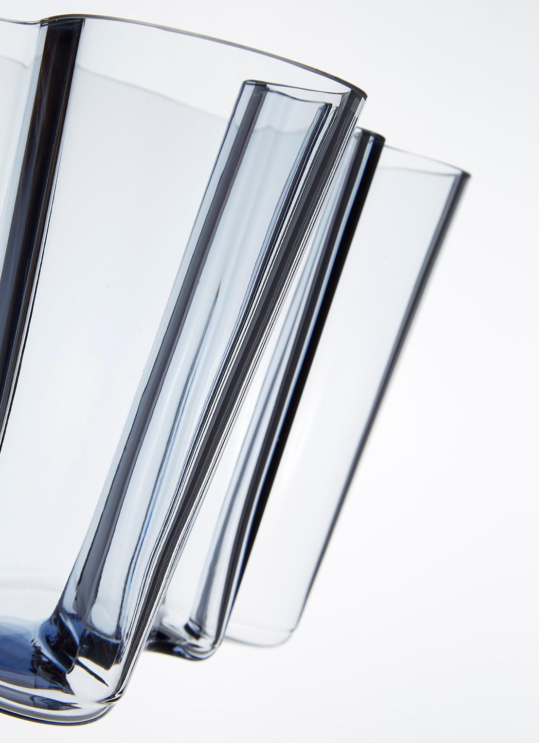 Iittala Alvar Aalto vaas 16 cm - voorkant 2 lichtgrijs