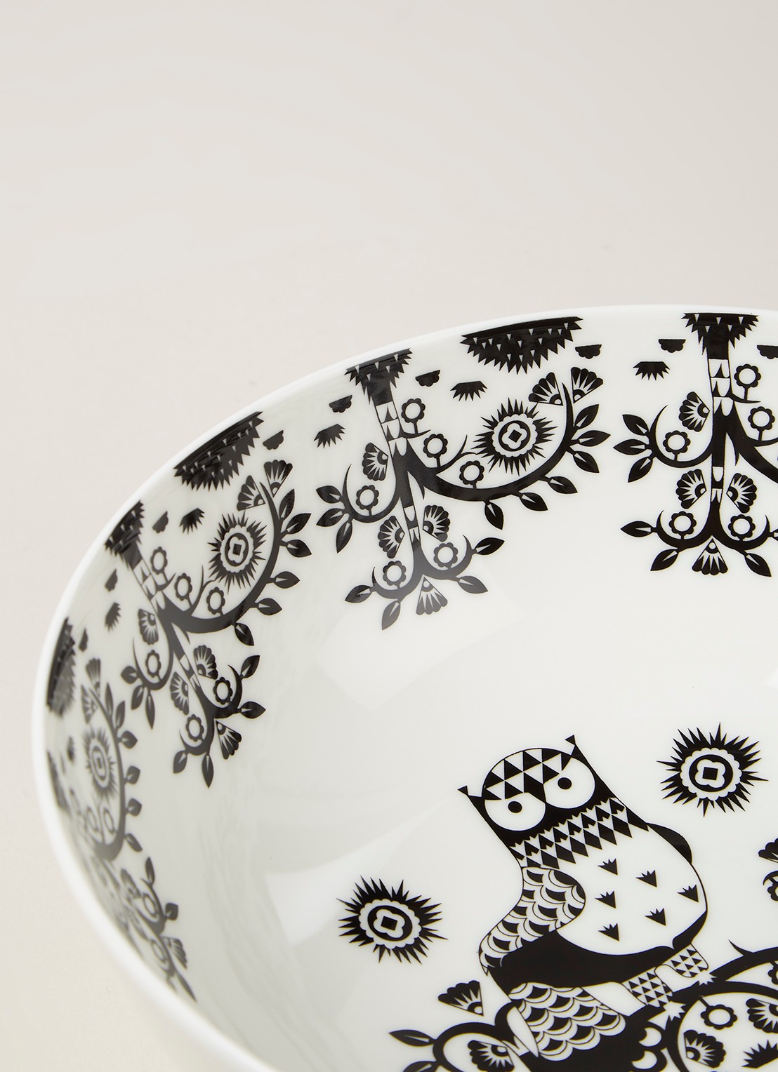Iittala Diep bord 20 cm - detail 3 zwart