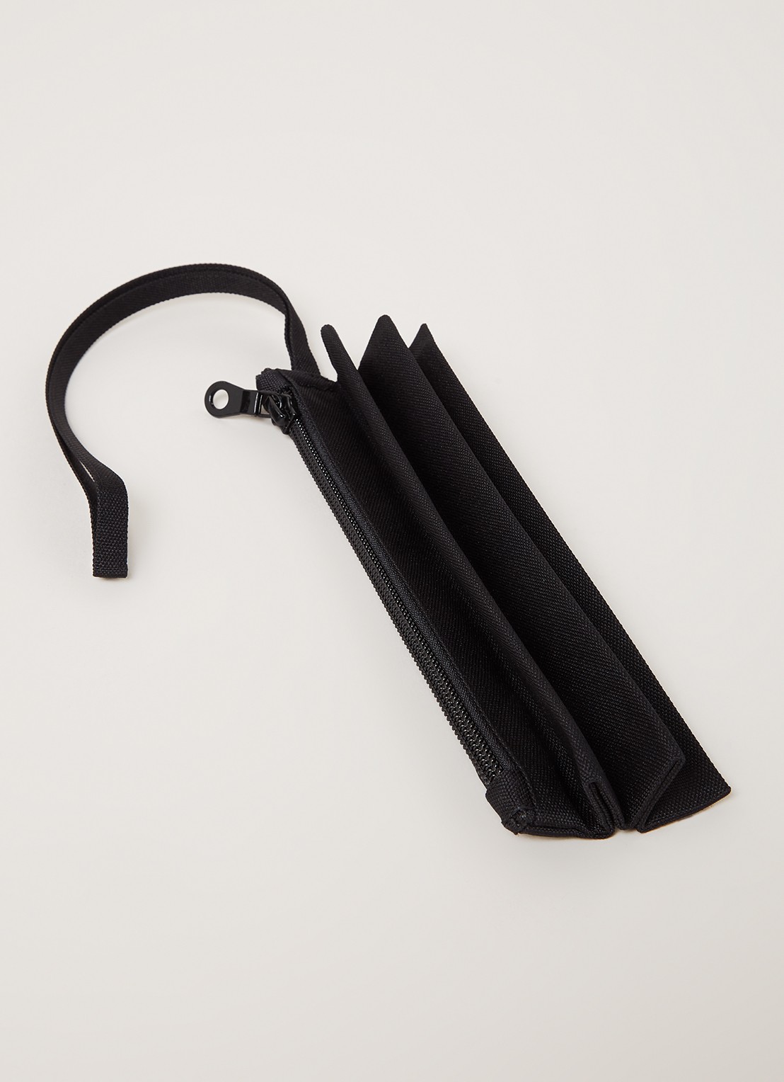 Iittala IXI Issey Miyake clutch met vouwdessin - detail 3 zwart