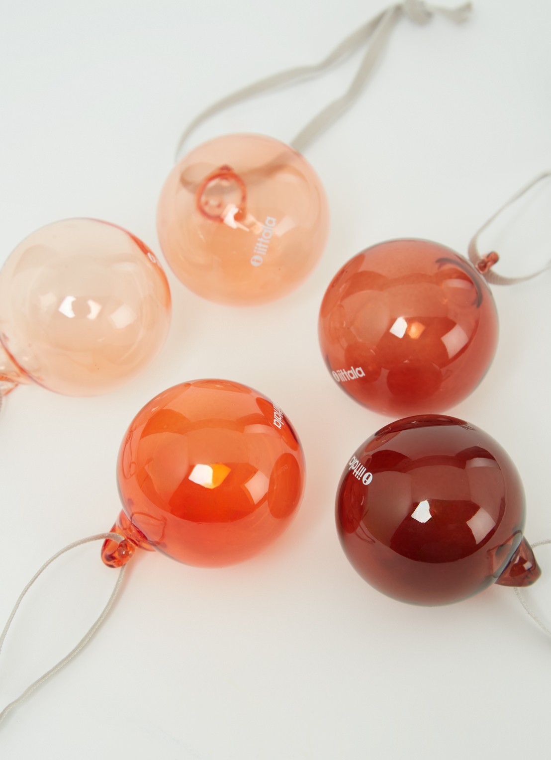 Iittala Kerstbal 4 cm set van 5 - detail rood