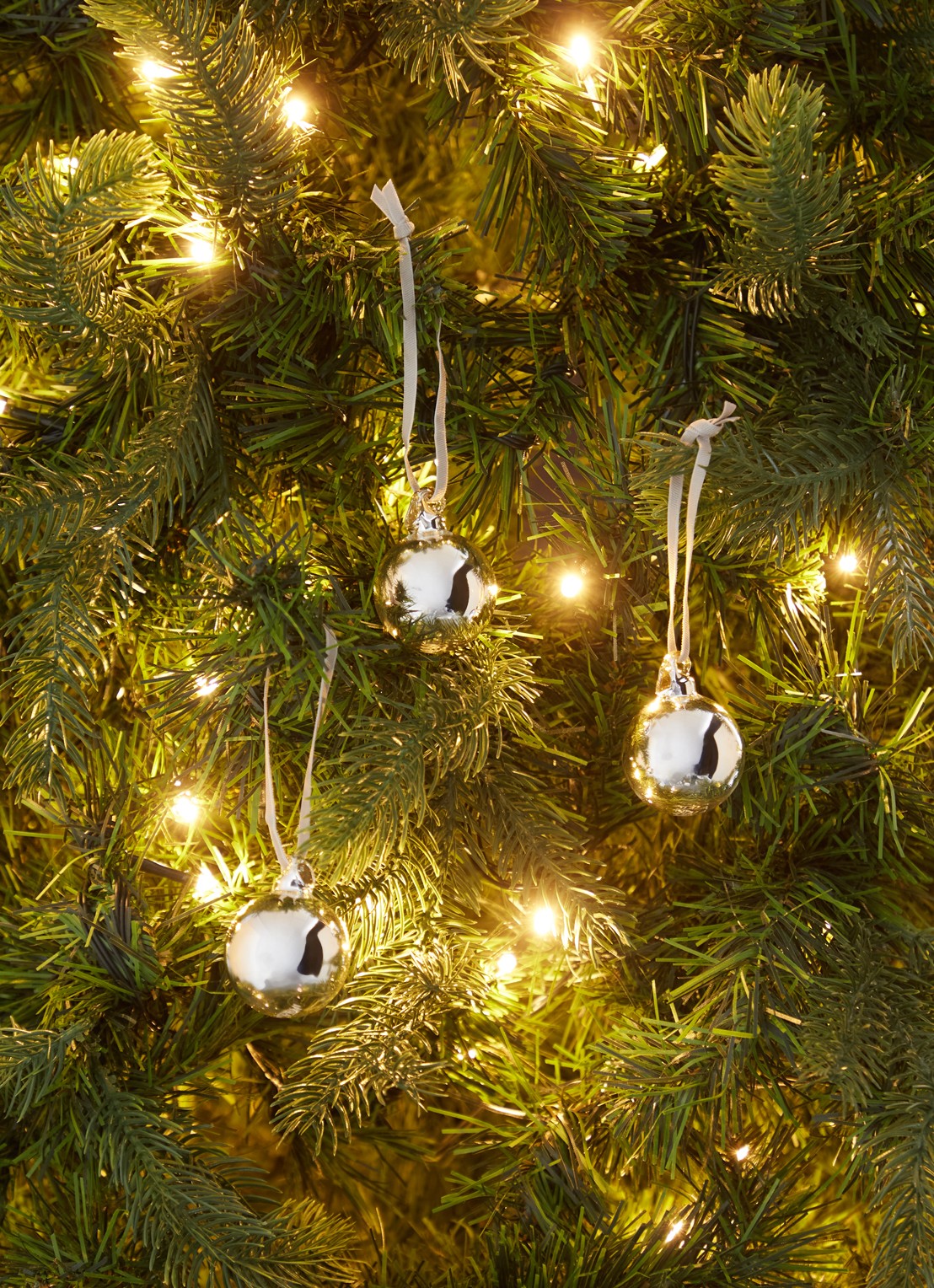 Iittala Kerstbal 4 cm set van 5 - voorkant 3 zilver