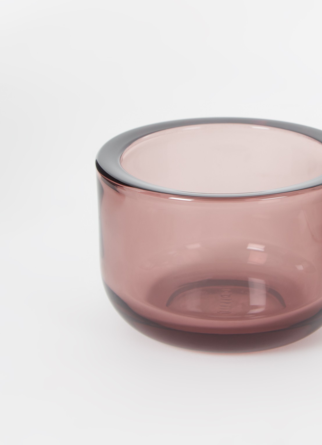 Iittala Valkea waxinelichthouder 6 cm - voorkant 2 bordeauxrood