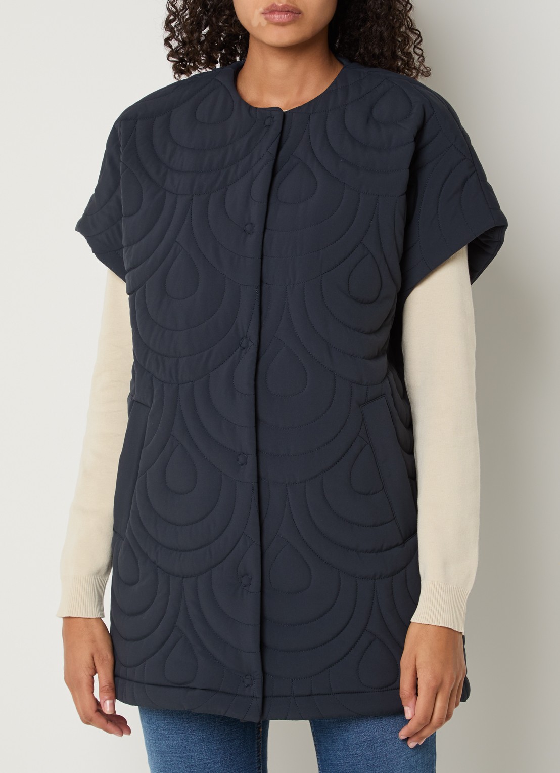 Ilse Jacobsen Blossom bodywarmer met quilt patroon - detail donkerblauw