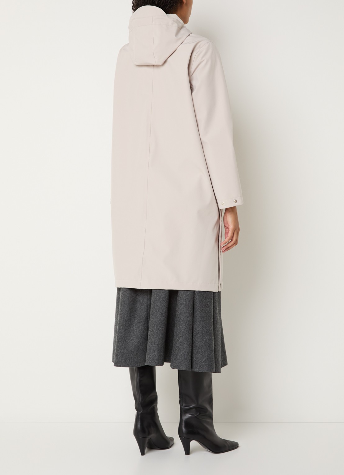 Ilse Jacobsen Daybreak softshell regenjas met klepzakken - achterkant 2 beige