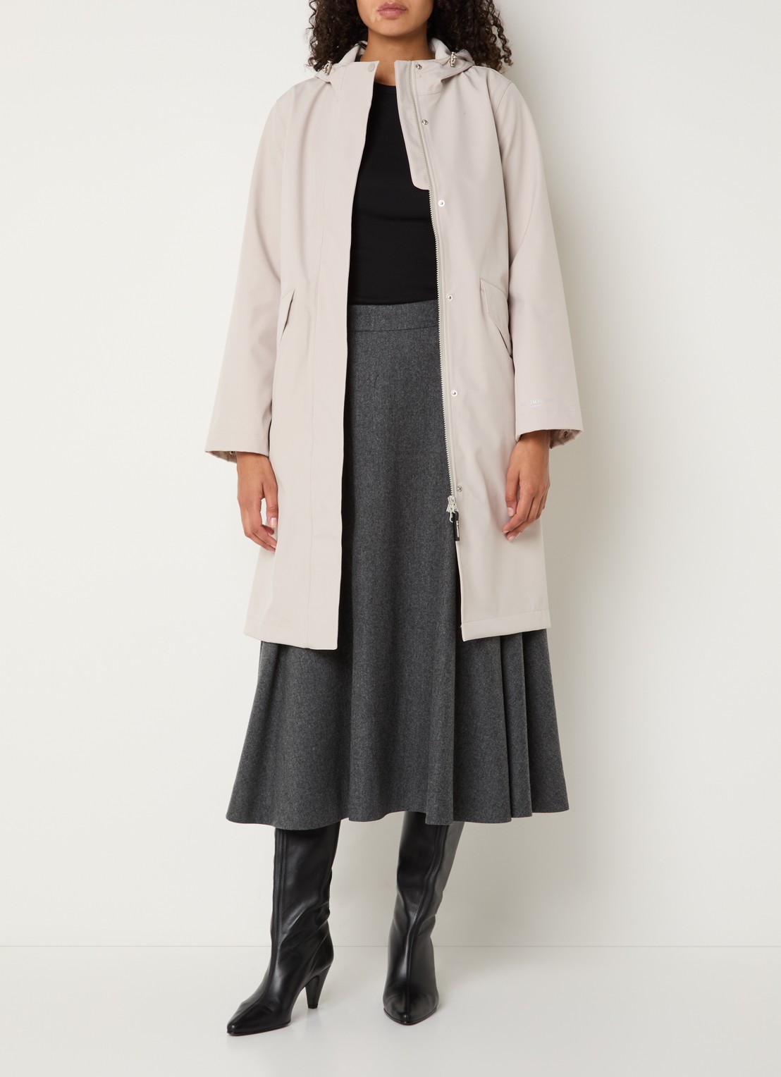 Ilse Jacobsen Daybreak softshell regenjas met klepzakken - detail beige