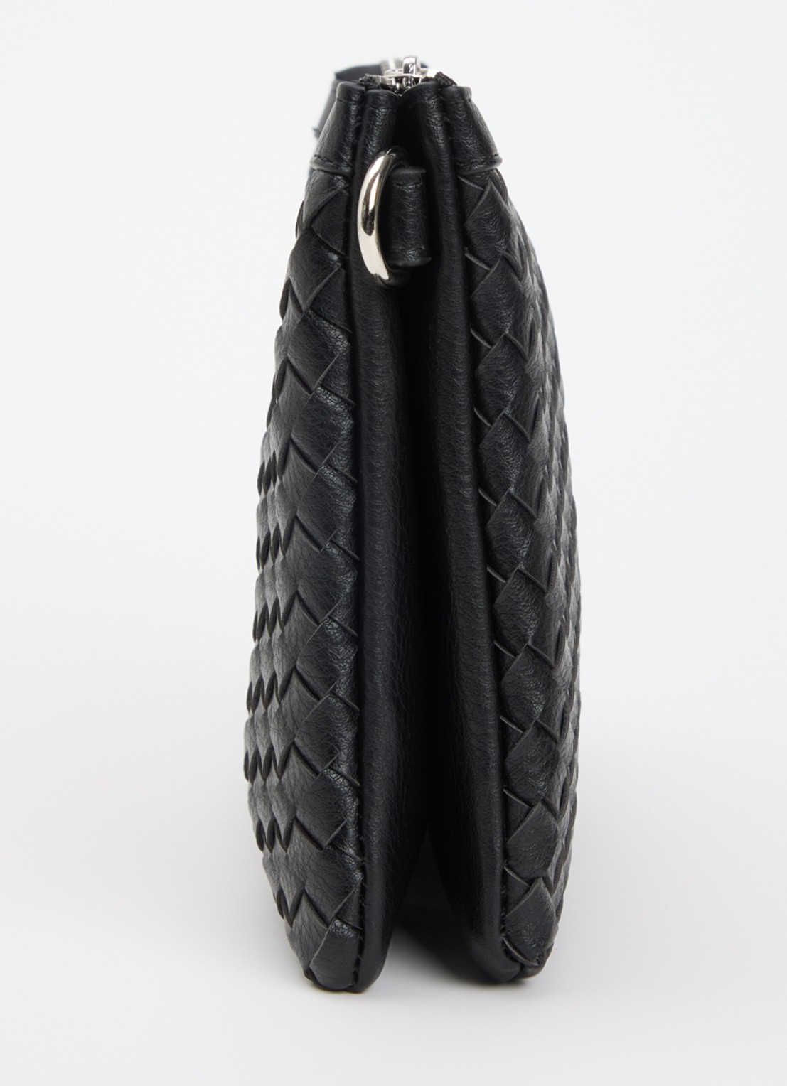 Ilse Jacobsen Gevlochten clutch met afneembare schouderriem - detail 3 zwart